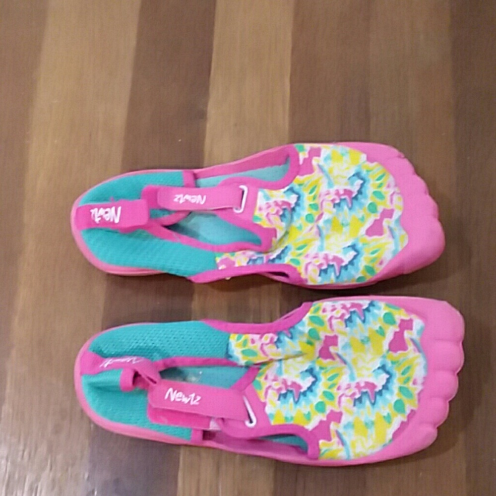 Newtz water shoes 2/3 USA